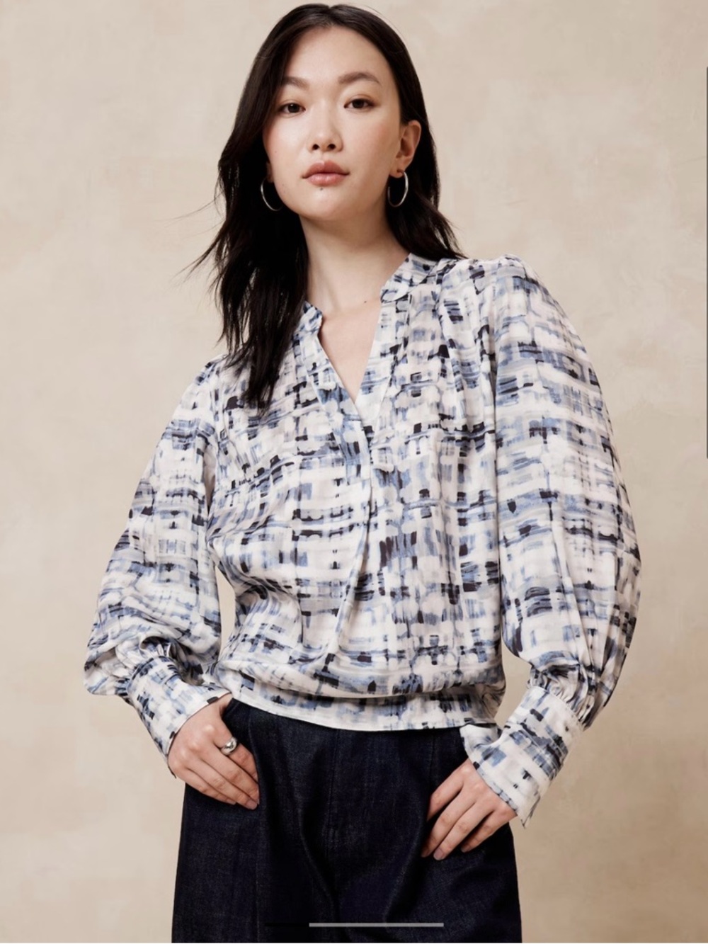 BR Crepe Volume Sleeve Blouse